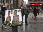 Plakatfuld. Man kan ikke stemme på ham her. Han skal bare sælge et middel mod tømmermænd. 