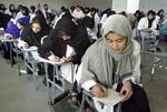 Skolegang. Afghanerne oplever selv fremskridt i hverdagen. Blandt andet er der bygget flere skoler til pigerne. Arkivfoto. 