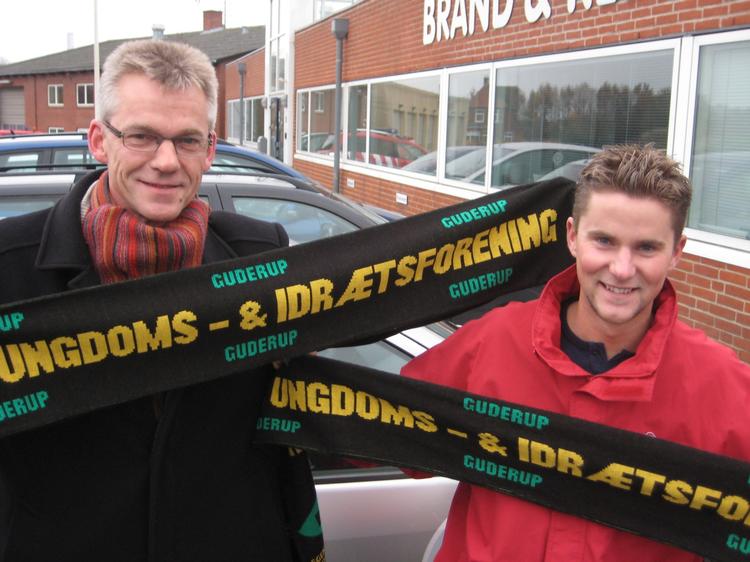Sportsidioter. Det socialdemokratiske far-søn team i Sønderborg er med egne ord sportsidioter, der er vilde med fodbold. 