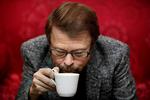 »Hvis ABBA var en ung popgruppe i dag og havde skrevet alle de sange i dag, skulle vi nok klare os, selv om konkurrencen er større end dengang«, siger det ene B i ABBA, Björn Ulvaeus, som i går besøgte København i anledning af, at succesmusicalen 'Mamma Mia!' sættes op i Tivoli. Foto: Astrid Dalum 