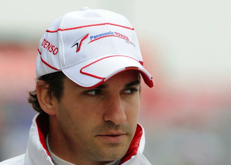 køreklar. Timo Glock debuterede i Formel 1 helt tilnage i 2004, hvor han fik et enkelt løb for Jordan. I 2008 blev han fast mand hod Toyota. 