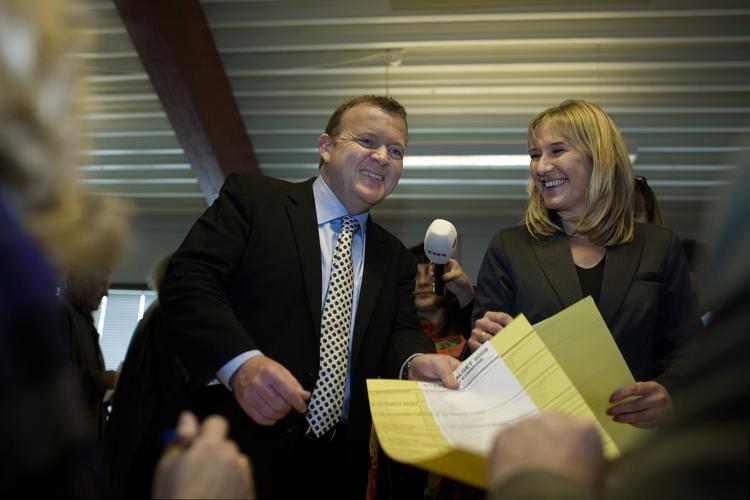 Kernevælger. Det blev i familien, da statsminister Lars Løkke Rasmussen (V) satte kryds ud for hustruen Solrun Løkke Rasmussens navn. 