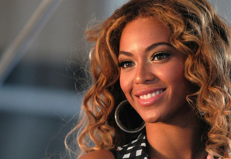 Stjerne. Sangerinden Beyoncé er med på listen for sit album dangerously in love. »Introen fra førstesinglen leverer en af de bedste 30-sekunds-stykker musik dette årti«, lyder begrundelsen blandt andet. Arkivfoto 