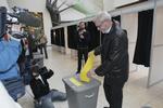 S-kandidat. Anker Boye kan få borgmesterposten tilbage, når stemmerne fra Odense tælles op. Her afleverer han en af de sikre. 