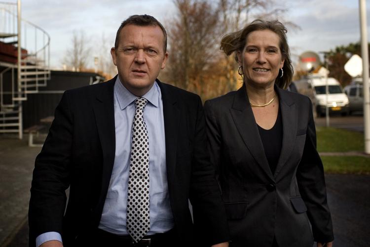 Lars Løkke Rasmussen og hans hustru på vej til at afgive deres stemme ved valget i gribskov kommune. 