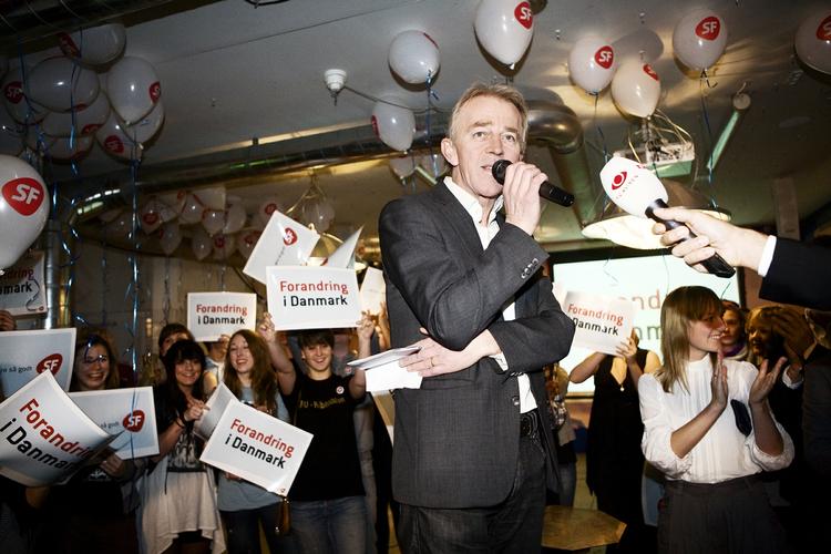VINDER. SF tegner til at opnå det bedste valgresultat nogensinde i et kommunalvalg. Til partiets valgfest i Kødbyen takker Villy Søvndal partifællerne. 