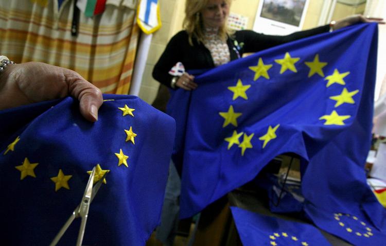 Uforståeligt. EU risikerer, at fremstå som en politisk kampplads, hvor udenlandsk talende mænd i habitter skræmmer vælgerne væk. 