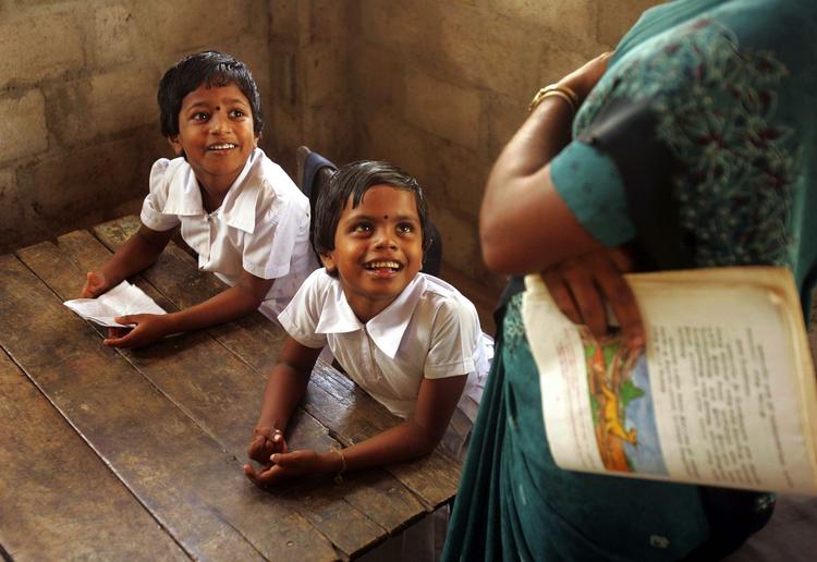 Ømhed. Sri Lanka er et af de få lavindkomstlande, som er gået fra høj til lav fertilitet - fra 5,7 børn per kvinde i 1960 til 1,9 i 2008. Det er sket uden politikker a la Kinas etbarnspolitik. Sri Lanka viser altså, at oplysning er vejen frem. 