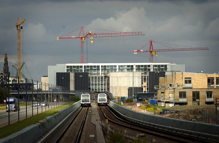 Gode tider. Det er ikke længe siden, at danske arkitektfirmaer kørte for fulde omdrejninger. Blandt andet var Ørestad i København centrum for store projekter som DR Byen, tegnet af Vilhelm Lauritzen Arkitekter. Arkivfoto: Jens Dresling 