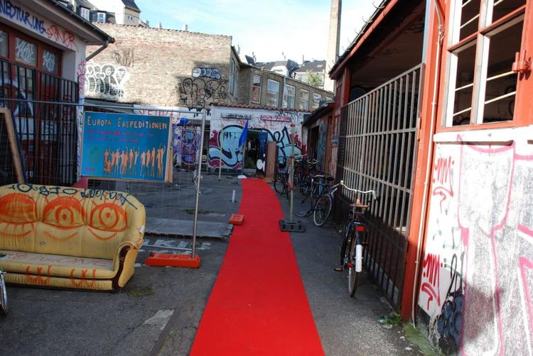 Bolsjefabrikken i starten af Nordvest lukker den 17. september. Her er det indgangen til stedet med rød løber. 