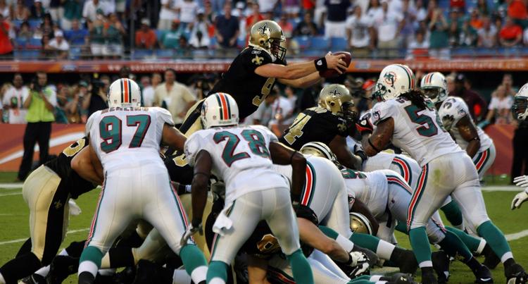 blokering. Robust forsvarszone hos Miami Dolphins. Se om Carolina Panthers kan bryde igennem denne mur i aftenens NFL kamp. 