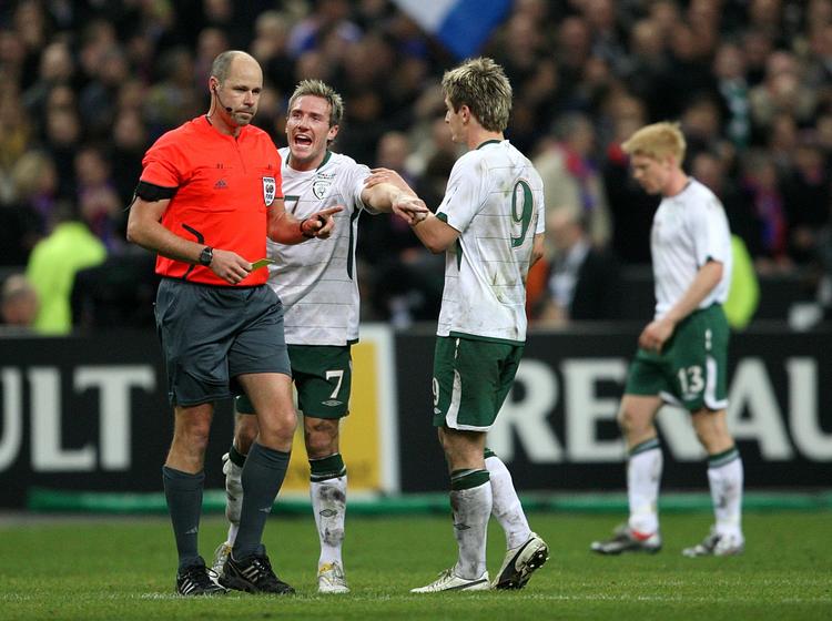 VREDE. Irland vil have VM-kvalifikationskampen mod Frankrig spillet om. Men det tillader Fifa's regler ikke. 
