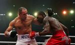 klar. Arthur Abraham og Jermain Taylor udveksler slag i den første Super Six-kamp. Arkivfoto. 