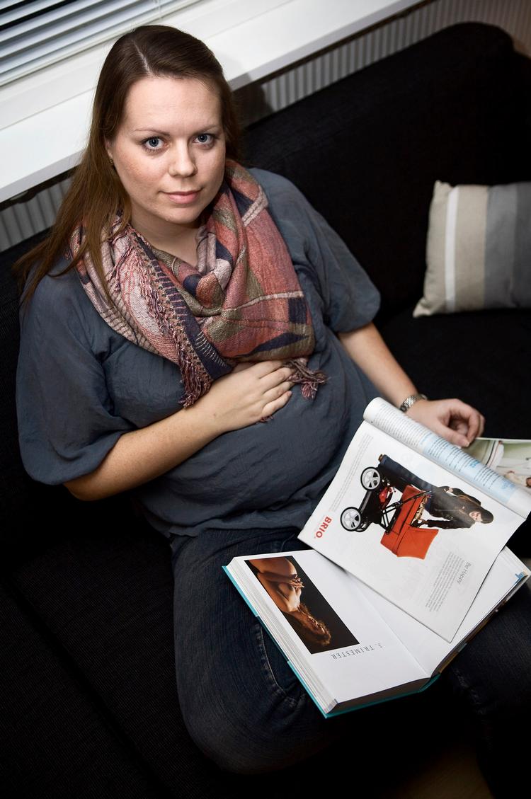 Navlestrengt. Anne Marie Queseth havde, indtil Lørdagsliv kom på besøg, ladet sig overbevise til at betale 23.000 kroner til Stemcare for at gemme sit kommende barns stamceller fra navlestrengen. 