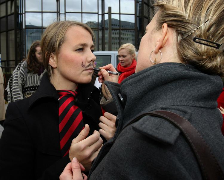 SF's Emilie Turunen gik på gaden og kæmpede for flere kvinder i EU-politik. Men valget af Catherine Ashton som EU-udenrigsminister imponerer hende ikke. 