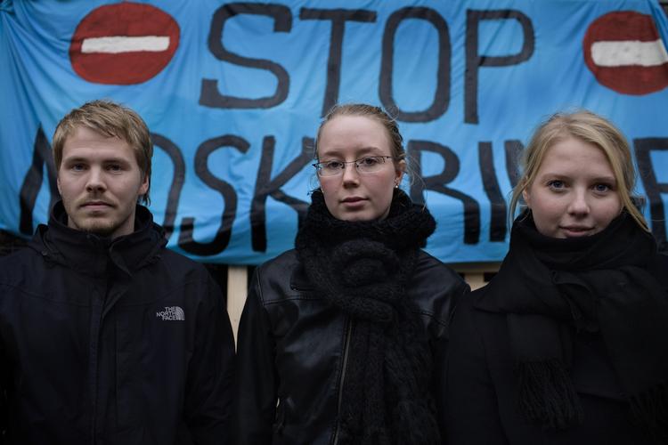 Protest. Ronnie Taarnberg, Tenna von Cappelen og Malene Lindberg er blandt de studerende, som ikke vil accepterer universitets planer for budgettet. 
