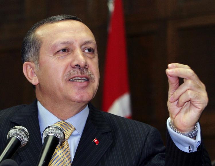 Mirakel. Premiereminister Erdogan tog endnu et historisk skridt, da han i det tyrkiske parlament bebudede en historisk forsoning med det kurdiske mindretal i Tyrkiet. 