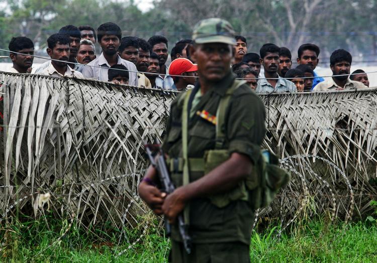 Tamilere. Snart vil de internt fordrevne flygtnige få lov til at tage hjem for første gang siden maj, da den srilankanske regering indsatte omkring 300.000 tamiliere i flygtningelejre. 