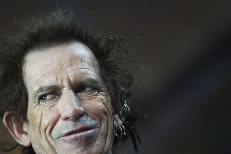 Ups. Bogen om The Rolling Stones' legendariske guitarist Keith Richards skulle have indeholdt et essay af Henrik Wivel, men blev ved en fejl udeladt. 