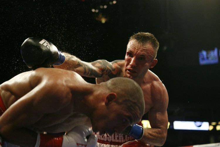 Forbier. Mikkel Kessler indrømmer, at André Ward var den bedste bokser, men han skælder dommeren ud for ikke at gribe ind over for amerikanerens skaller. 