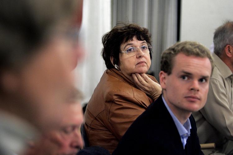 Personstrid. Det så længe ud til, at regionsrådsformand i Hovedstaden ville blive den 25-årige SF'er, Andreas Røpke. Men da det var på borgerlige stemmer, fik hans gruppe kolde fødder og pegede i stedet på Vibeke Storm Rasmussen (S). Foto: Finn Frandsen 