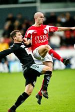 Nedtur. Silkeborgs Rajko Lekic (til højre) var på pletten, men måtte gå fra banen som taber. 