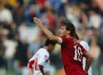Romerkonge. Totti hilser på folket og modtager hyldesten efter endnu tre mål. Totti har nu scoret 239 gange i 552 kampe for AS Roma. 