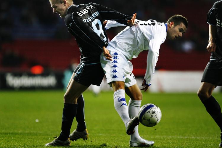 SVAGE. Søren Pedersen (tv) og Randers blev let skuppet til side af Martin Vingaard og FC København. 