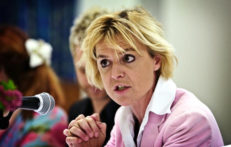 Skriv. Hvad mener du om den nye minister? 