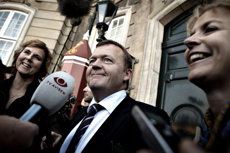 Rokade. I dag hed hun Lykke. Men statsminister Lars Løkke Rasmussen (V) skal snart til dronningen for at præsentere nye ministre igen, siger politisk kommentator Niels Krause-Kjær. 