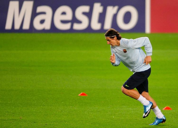 Zlatan Ibrahimovic skal score nogle mål i aften, ellers kan Barcelona være færdig i Champions League. 