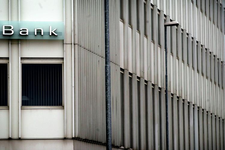 Optur. De røde tal på bundlinien er malet sorte. Det betyder, at en del medarbejdere i banksektoren står til store bonusser. 
