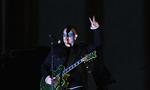 Peace. Bono og resten af U2 spiller for nylig ved festlighederne omkring 20 året for Murens fald i Berlin. 