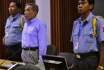 Undskyld. Kaing Guek Eav i midten har under retssagen sagt, at han undskylder sine handlinger som fængselschef under Khmer Rouge. 