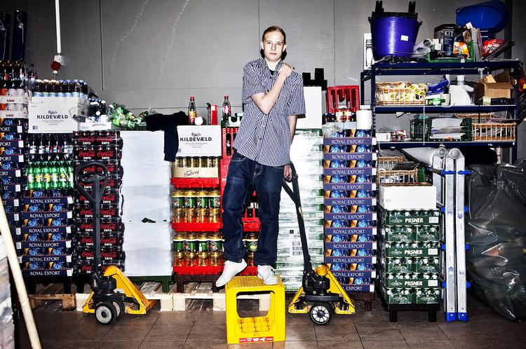 Mikkel Hansen er 17 år og arbejder i Rema1000 på Rosenørns Allé på Frederiksberg. 