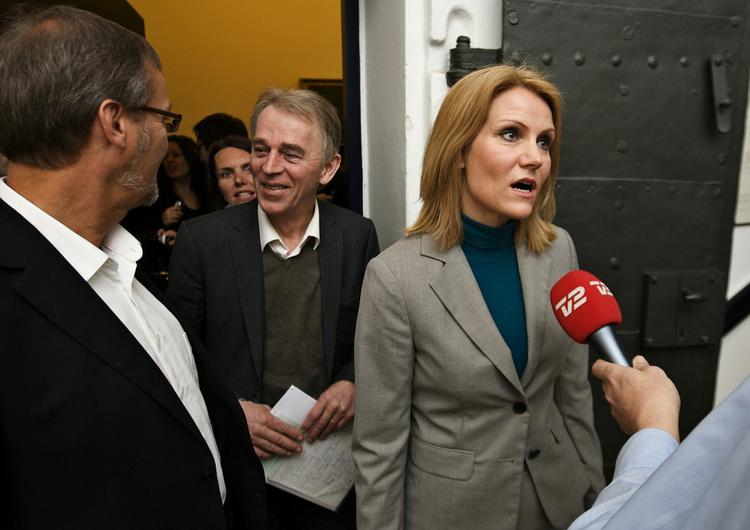Partiformændene Villy Søvndal og Helle Thorning-Schmidt har døbt deres nye skatteudspil 'Fair forandring', men det bliver hårdt kritiseret af regeringen. Arkivfoto. 