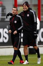 UDE. Bomberne Luca Toni og Miroslav Klose er ikke med, når Bayern München i aften møder Maccabi Haifa. 
