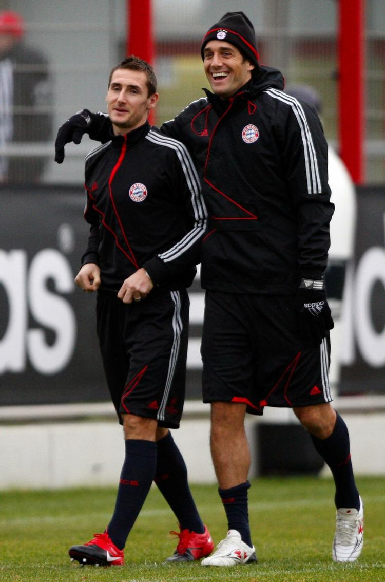 UDE. Bomberne Luca Toni og Miroslav Klose er ikke med, når Bayern München i aften møder Maccabi Haifa. 