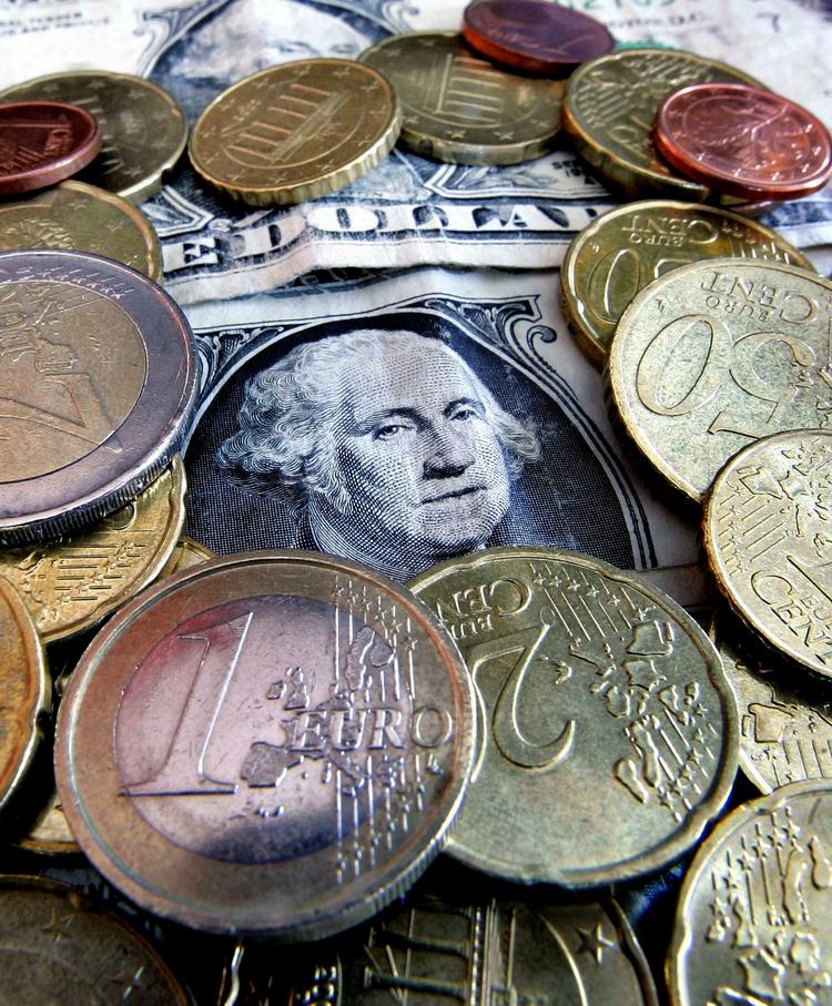 Nedtur. Dollaren kostede i dag 4,93 kroner. Det er det hidtil laveste niveau i år. 