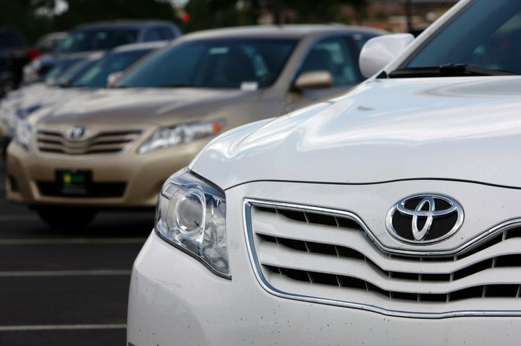 Den amerikanske Toyota Camry er en af de modeller, der skal have modificeret speederpedalen efter en dødsulykke. I alt fire millioner biler skal repareres. 