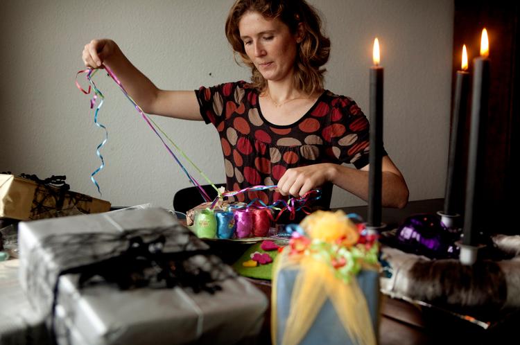 Kathrine Smedegaard Pedersen, der læser til designteknolog, opfordrer til,  at vi gør lidt ekstra ud af indpakningen. 