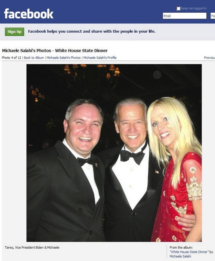 Gatecrash. Det uinviterede ægtepar Salahi med vicepræsident Joe Biden i midten. 