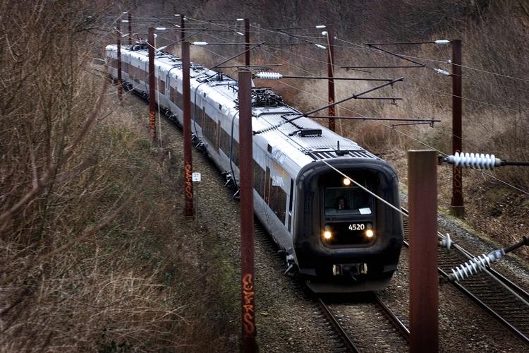 KYSTBANEN. Desperate borgmestre vil have transportministeren til at sikre, at der sættes en stopper for de mange forsinkelser på Kystbanen. 