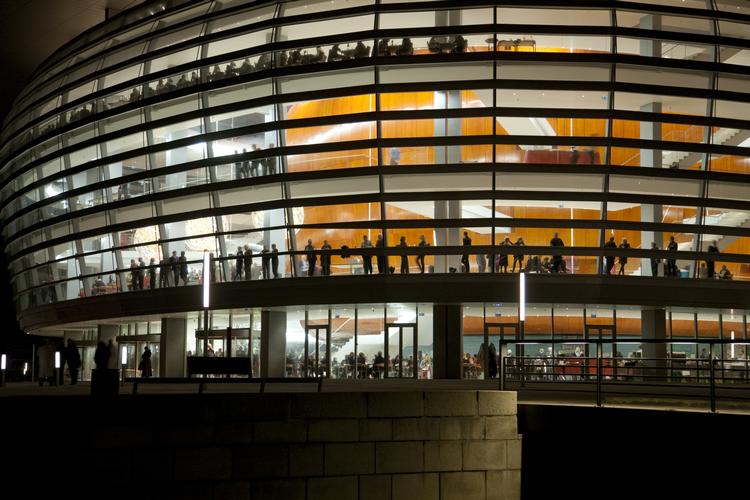 Operaen på Holmen er Danmarks nationalopera og blev indviet 15. januar 2005. Store scene har plads til op mod 1.655 tilskuere, mens Takkelloftet huser 200 publikummer. 