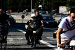 Knallertlov. Hvis man sætter aldersgrænsen for, hvornår unge kan få knallertkørekort, ned, vil flere unge komme alvorligt til skade, mener Rådet for Sikker Trafik. 