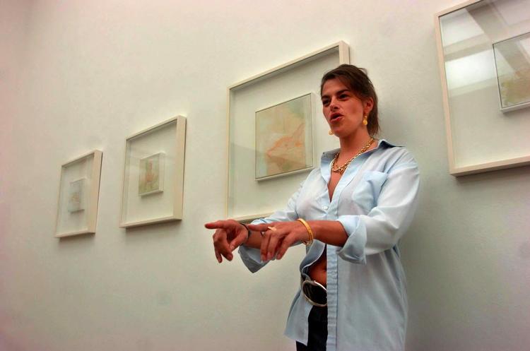 Reality-kunst. Den britiske kunstner Tracy Emin er en af dommerne i reality-programmet 'School of Saatchi' og det var da også selvsamme Charles Saatchi, der opdagede Emin i sin tid. 