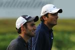 Skarprettere. De italienske brødre  Francesco og Edoardo Molinari gik dagens bedste runde ved det uofficielle VM i golf, og er nu sammen med Sverige ved at hente Irland i den samlede stilling. 
