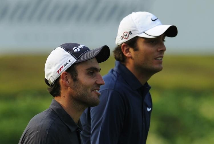 Skarprettere. De italienske brødre  Francesco og Edoardo Molinari gik dagens bedste runde ved det uofficielle VM i golf, og er nu sammen med Sverige ved at hente Irland i den samlede stilling. 