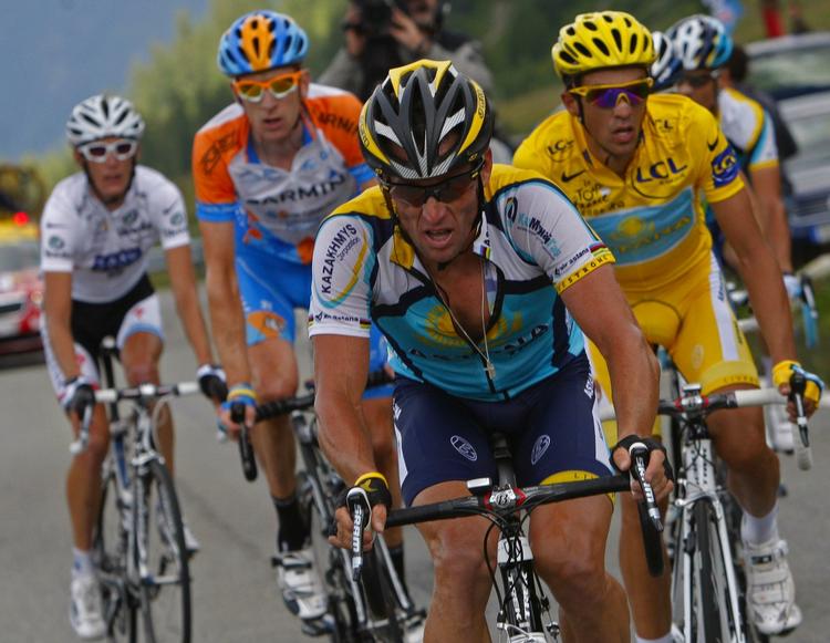 Duel. Lance Armstrong (forrest) vil i 2010 prøve at komme tilbage på Toure-tronen og vinde sin 8. sejr. 