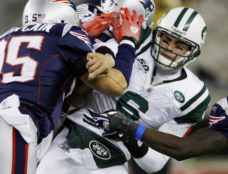 Opkomling. Mark Sanchez (nummer 6) spiller sin første sæson i NFL for Jets og har haft problemer med sine afleveringer. Alt for ofte er han blevet intercepted. 